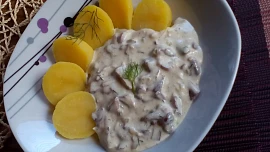 Houbová koprová omáčka se zakysanou smetanou