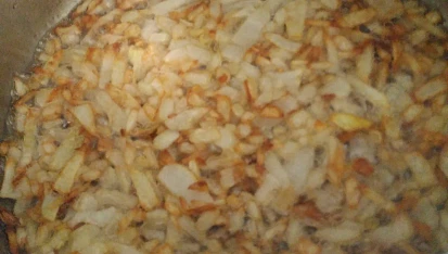 Kuřecí srdce podle režiséra Zdenka Trošky, Pod srdíčka osmahneme cibulku