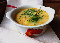 Pikantní fazolková polévka s bramborem a koprem