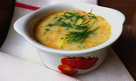 Pikantní fazolková polévka s bramborem a koprem