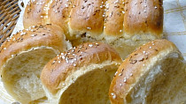 Slané buchty se škvarkovou náplní z chlebíčkové formy