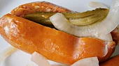 Utopenci v okurkovém nálevu