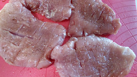 Vepřová kotleta na lesních houbách