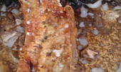 Vepřová žebírka s hřiby (Pečené maso můžeme použít i na chleba (pokud maso zbude).)