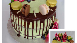 Čokoládový dort s pistáciovým krémem a ganache polevou