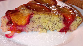 Litý bramborový koláč se švestkami a mákem