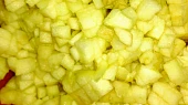 Lívanečky s jablky na kostičky, Kostičky jablek by měly být menší než 1 cm
