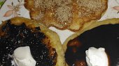 Lívanečky s jablky na kostičky (Dokončíme tím co máme rádi, skořicovým cukrem, marmeládou nebo třeba švestkovou nutelou)
