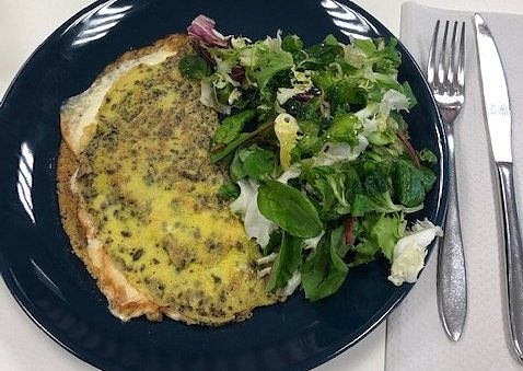 Pestová omeleta se sýrem podle Eduarda, Oběd