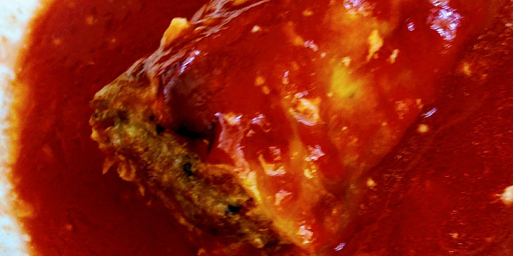 Plněné papriky v přírodní rajčatové omáčce