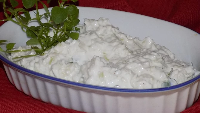 Pomazánka z řapíkatého celeru s chilli a oregánem