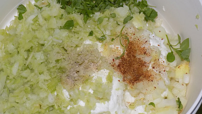Pomazánka z řapíkatého celeru s chilli a oregánem