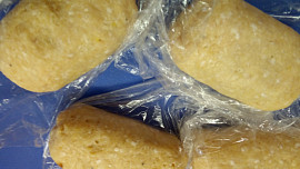 Roládky plněné loveckým salámem