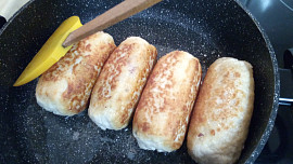 Roládky plněné loveckým salámem