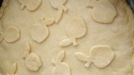 Koláč s jablíčkovo-pudingovou náplní