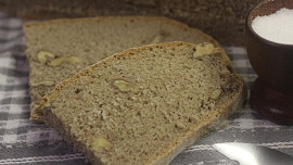 Špaldovo-žitný chléb s vlašskými ořechy