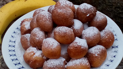 Bleskové jogurtové koblížky s banánem