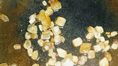 Bramborovo-houbová paštika, Kousek uzeného špeku pro vůni uzeného
