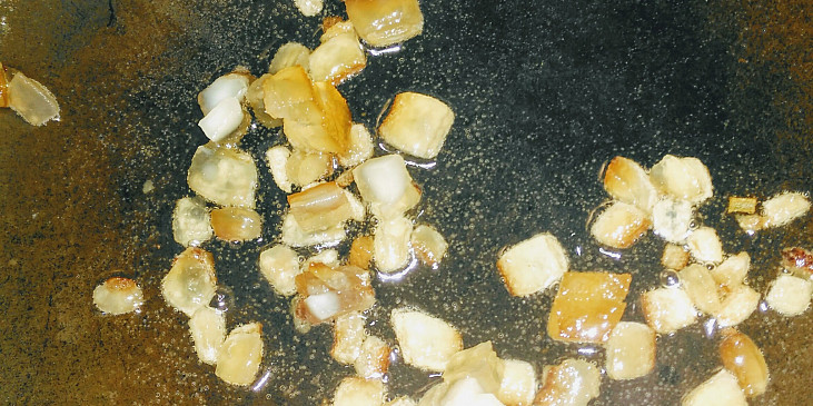 Bramborovo-houbová paštika (Kousek uzeného špeku pro vůni uzeného)