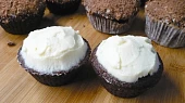 Cupcaky s hrobečky na Halloween