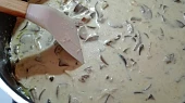 Houbová omáčka s kuřecím a hřiby kováři