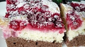 Rychlá dvoubarevná buchta s rybízem