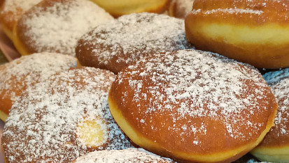 Smažené koblihy po hanácku s meruňkovou marmeládou