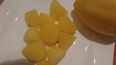 Vařené brambory s citronem