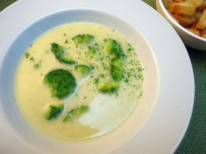 Brokolicová krémová polévka s kokosovým mlékem