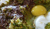 Brokolicové karbanátky s domácími hranolky a s jogurtovým  dipem, Přidáme ostatní ingredience