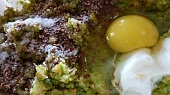 Brokolicové karbanátky s domácími hranolky a s jogurtovým  dipem, Přidáme ostatní ingredience