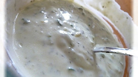 Brokolicové karbanátky s domácími hranolky a s jogurtovým  dipem