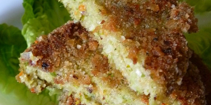 Brokolicové karbanátky s domácími hranolky a s jogurtovým  dipem (... a servírujeme)