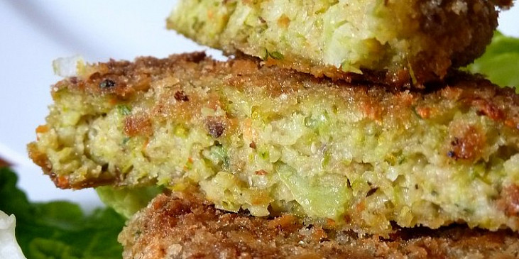 Brokolicové karbanátky s domácími hranolky a s jogurtovým  dipem (Dobrou chuť :))