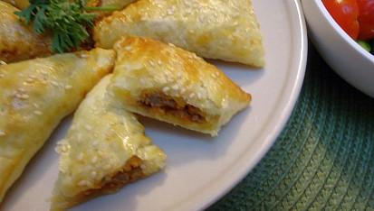Empanada (slaný koláč) s hovězím masem a sýrem