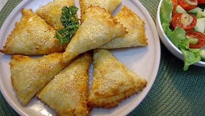 Empanada (slaný koláč) s hovězím masem a sýrem
