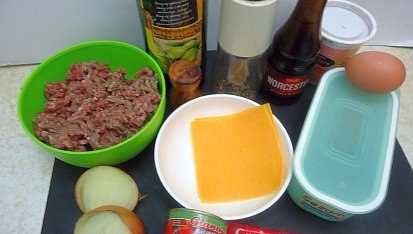 Empanada (slaný koláč) s hovězím masem a sýrem