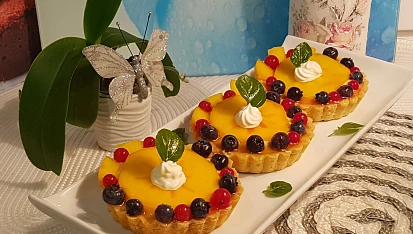 Kaki dortíčky a řezy s karamelovým mascarpone