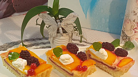 Kaki dortíčky a řezy s karamelovým mascarpone