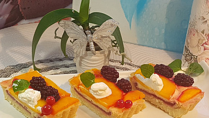 Kaki dortíčky a řezy s karamelovým mascarpone