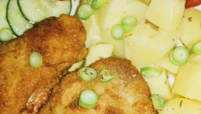 Kuřecí křídla na neděli (plněná), Plněné křidélko, plus plněná kotletka s bramborem a zeleninou