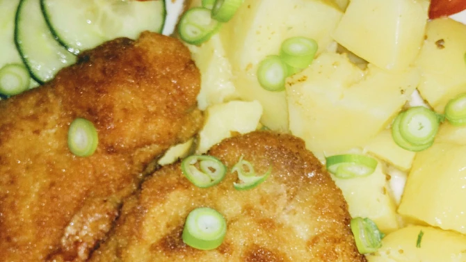 Kuřecí křídla na neděli (plněná), Plněné křidélko, plus plněná kotletka s bramborem a zeleninou