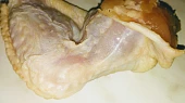 Kuřecí křídla na neděli (plněná), Křidélko si položíme slabou kůžičkou nahoru