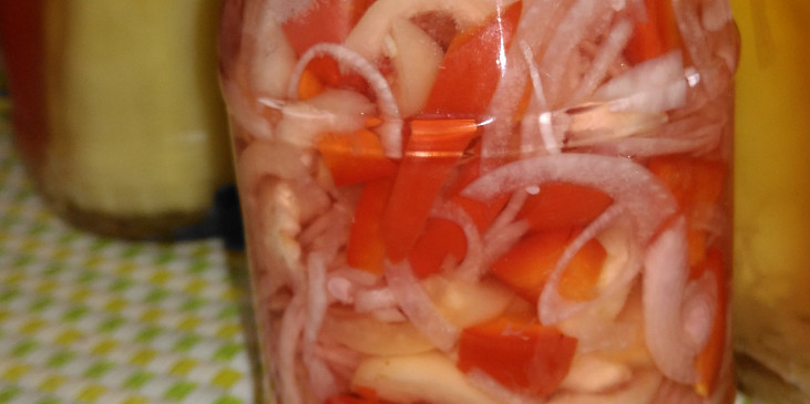 Paprikový salát z ořezu z paprik