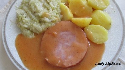 Uzená šunka v paprikové omáčce se zelím