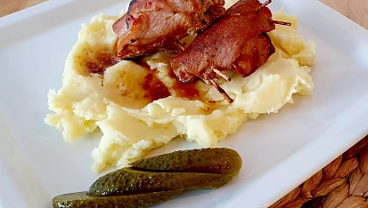 Vepřové závitky s kysaným zelím a bramborovou kaší