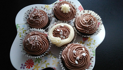 Perníkové cupcakes se skořicovým krémem, Čoko skořicove...