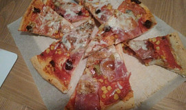 Rychlá pizza "domácí" sýrová a chorizo