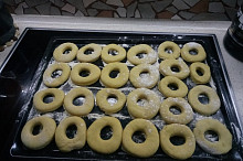 vykrojené donuty