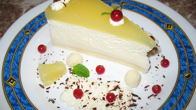Dort piña colada (kokosovo ananasový)